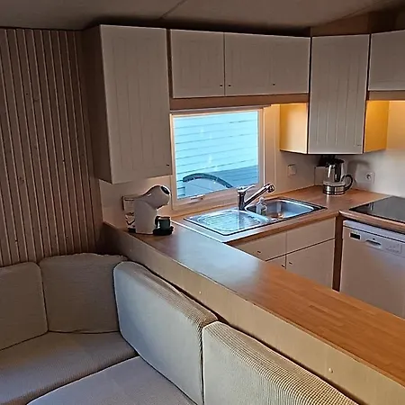 Camping Mobile-home Confort 800m De La *