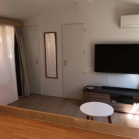 Camping Mobile-home Confort 800m De La *