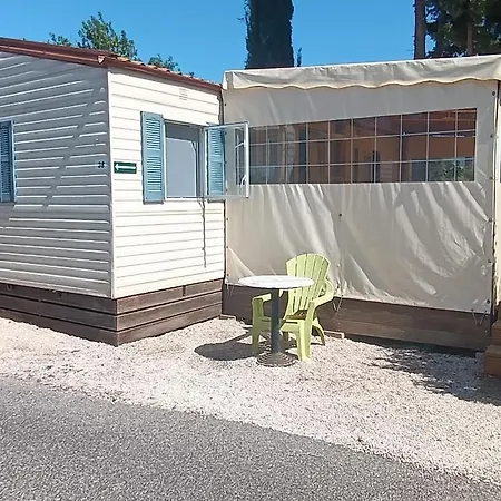 Camping Mobile-home Confort 800m De La *